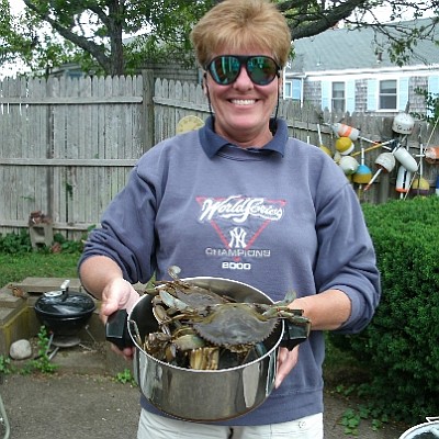 Catching BIG Blue Crabs on Hand Line! 
