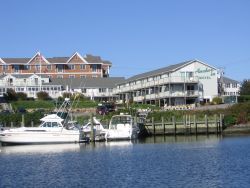 hotels near hyannis yacht club